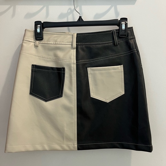 NWT Bailey Rose Black/Cream Faux Leather Mini Skirt - Picture 2 of 4